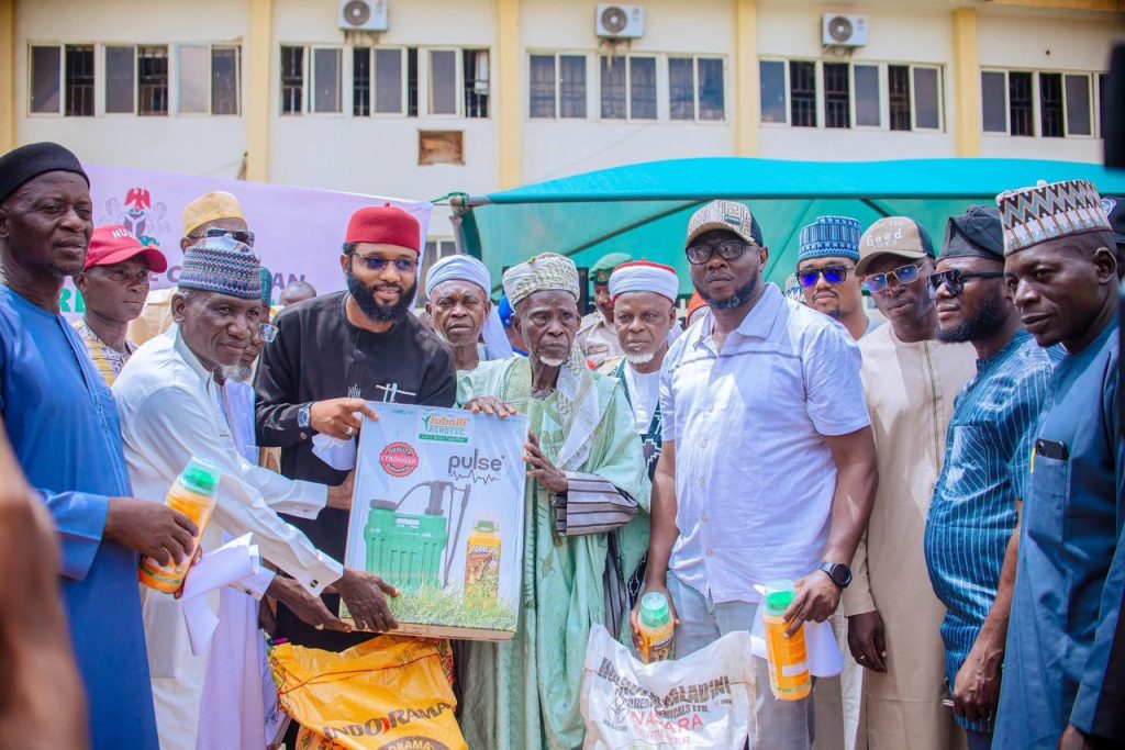 Speaker of Abaji Area Council Hon Abdullahi Baba Yahaya, (m) represented the council chairman Hon Abubakar Umar Abdullahi during the official flag -off of the distribution of fertilizer and agro -chemicals to farmers in Abaji on Thursday.