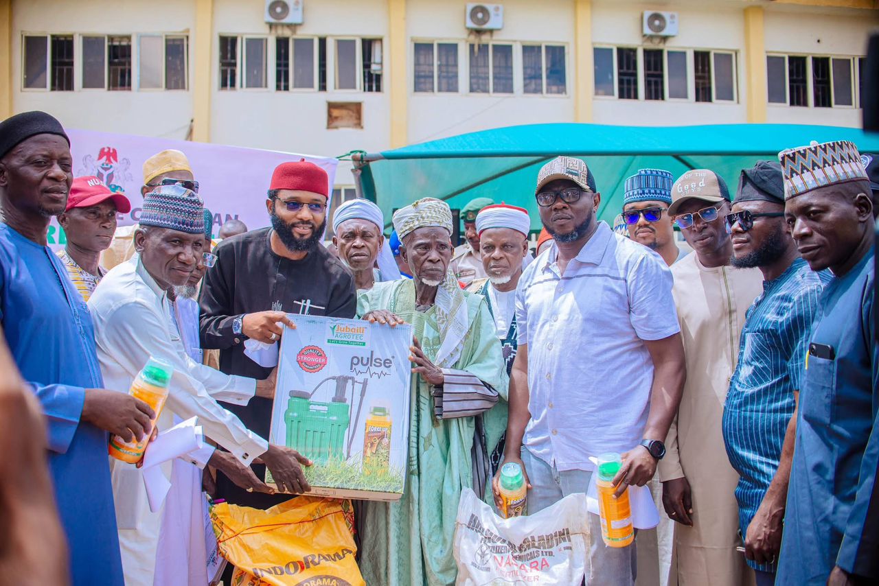 Speaker of Abaji Area Council Hon Abdullahi Baba Yahaya, (m) represented the council chairman Hon Abubakar Umar Abdullahi during the official flag -off of the distribution of fertilizer and agro -chemicals to farmers in Abaji on Thursday.