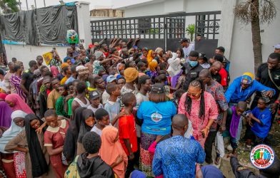 Beneficiaries receive free food during the APC Youth Network West Africa weekly outreach programme at Agidingbi, Ikeja, Lagos.