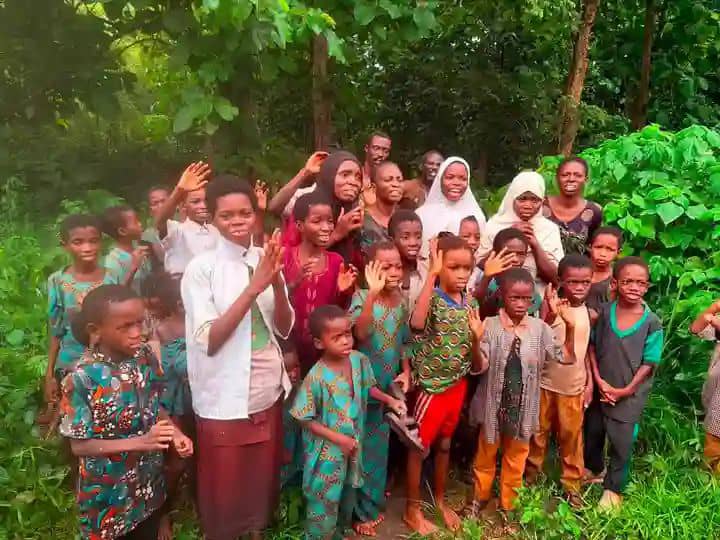 Photo of Oyo school children after regaining their freedom from bandits and kidnappers