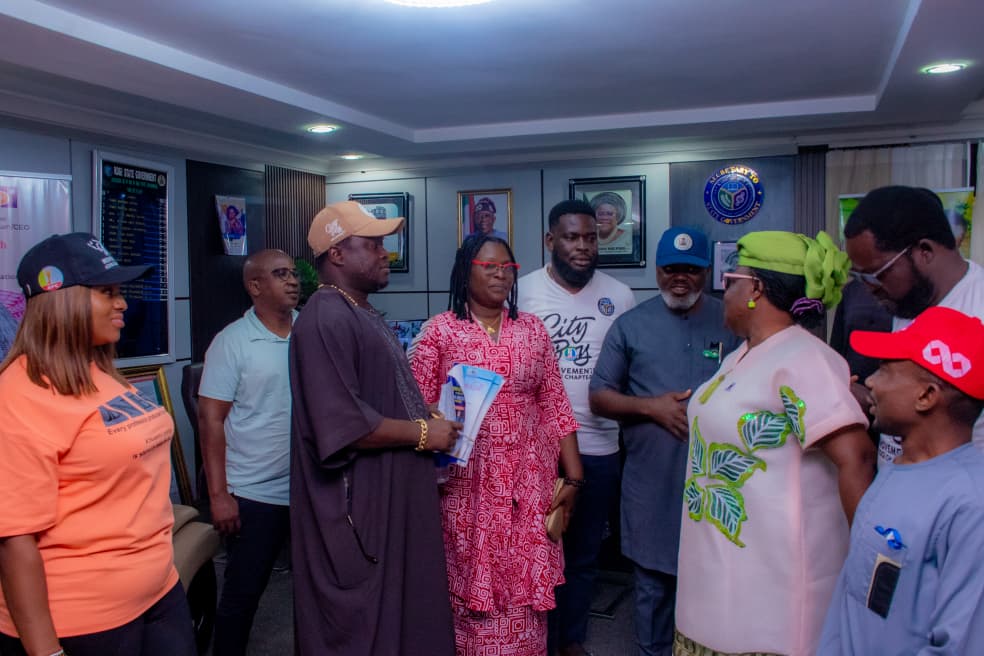 Hon. Mark Ogah Okpanachi and members of the Kogi City Boy Movement during a meeting with Kogi SSG Dr. Mrs. Ayoade Folashade Arike in Lokoja.