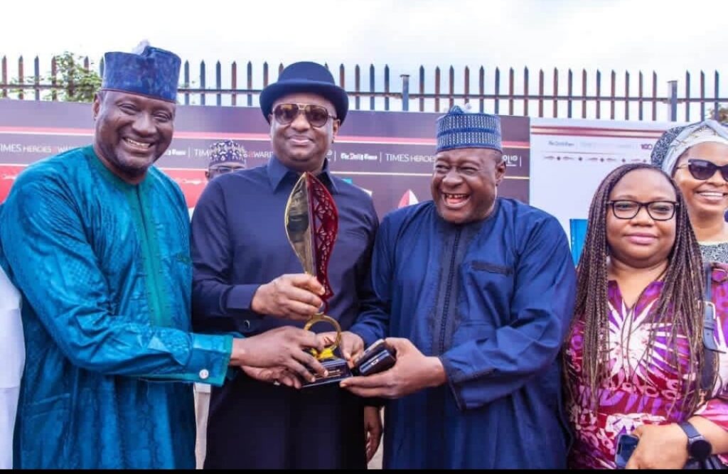 OJOEDE CONGRATULATES KEYAMO Daily Times Honours Aviation Minister as “Minister of the Decade”