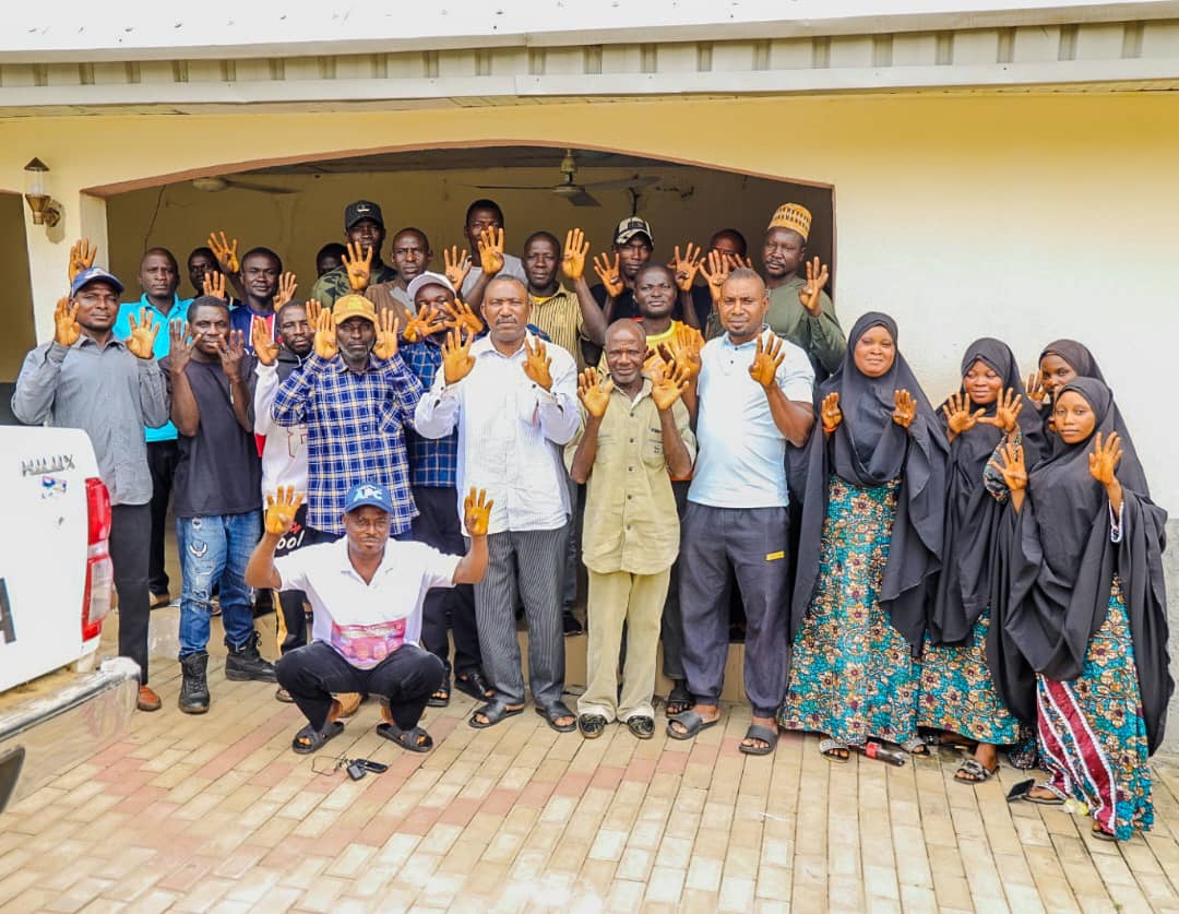 Executive Chairman of Kogi State Civil Service Commission, Barr. Muhammed Tanko Musa Osuku with some APC supporters from Zone B area of Kogi LG